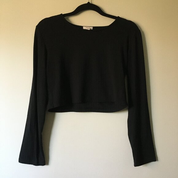 Stretchy Cropped Black Ribbed Top - Picture 9 of 11
